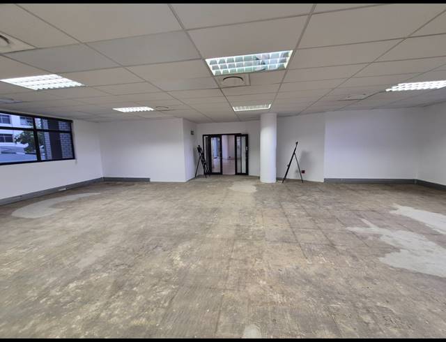 320M² OFFICE TO LET IN SUNNINGHILL
